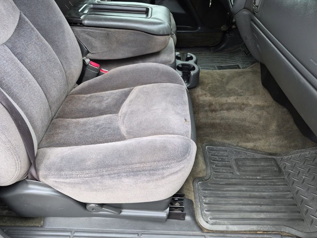 Used 2004 GMC Sierra 2500 SLE w/ Heavy-Duty Power Package image 16