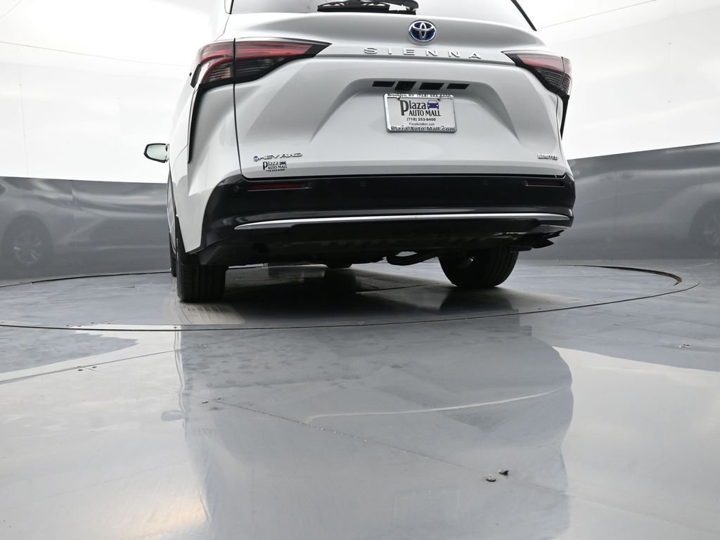 Certified 2025 Toyota Sienna Limited AWD/4WD image 33