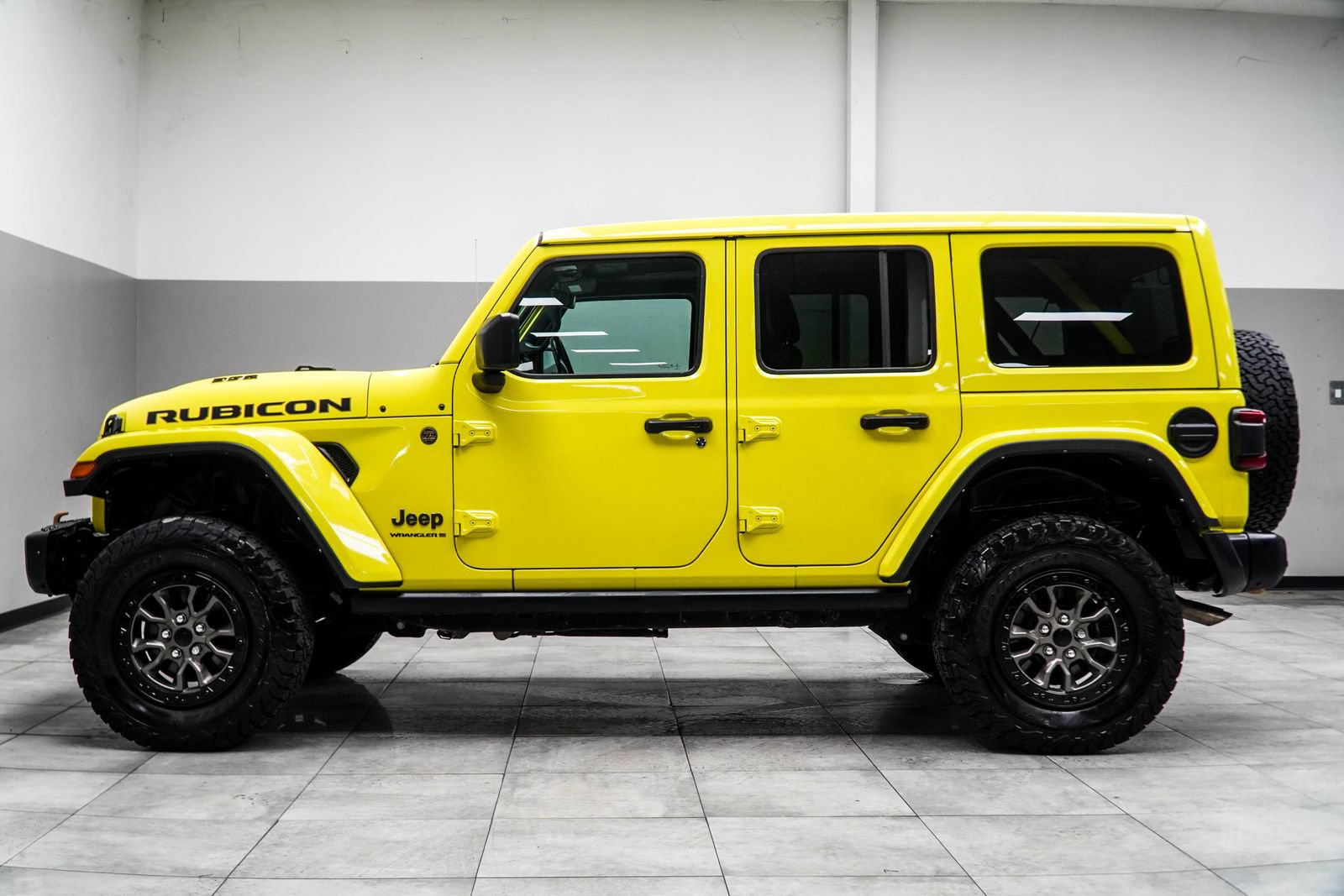 Used 2023 Jeep Wrangler Unlimited Rubicon 392 w/ Trailer Tow Package AWD/4WD image 9