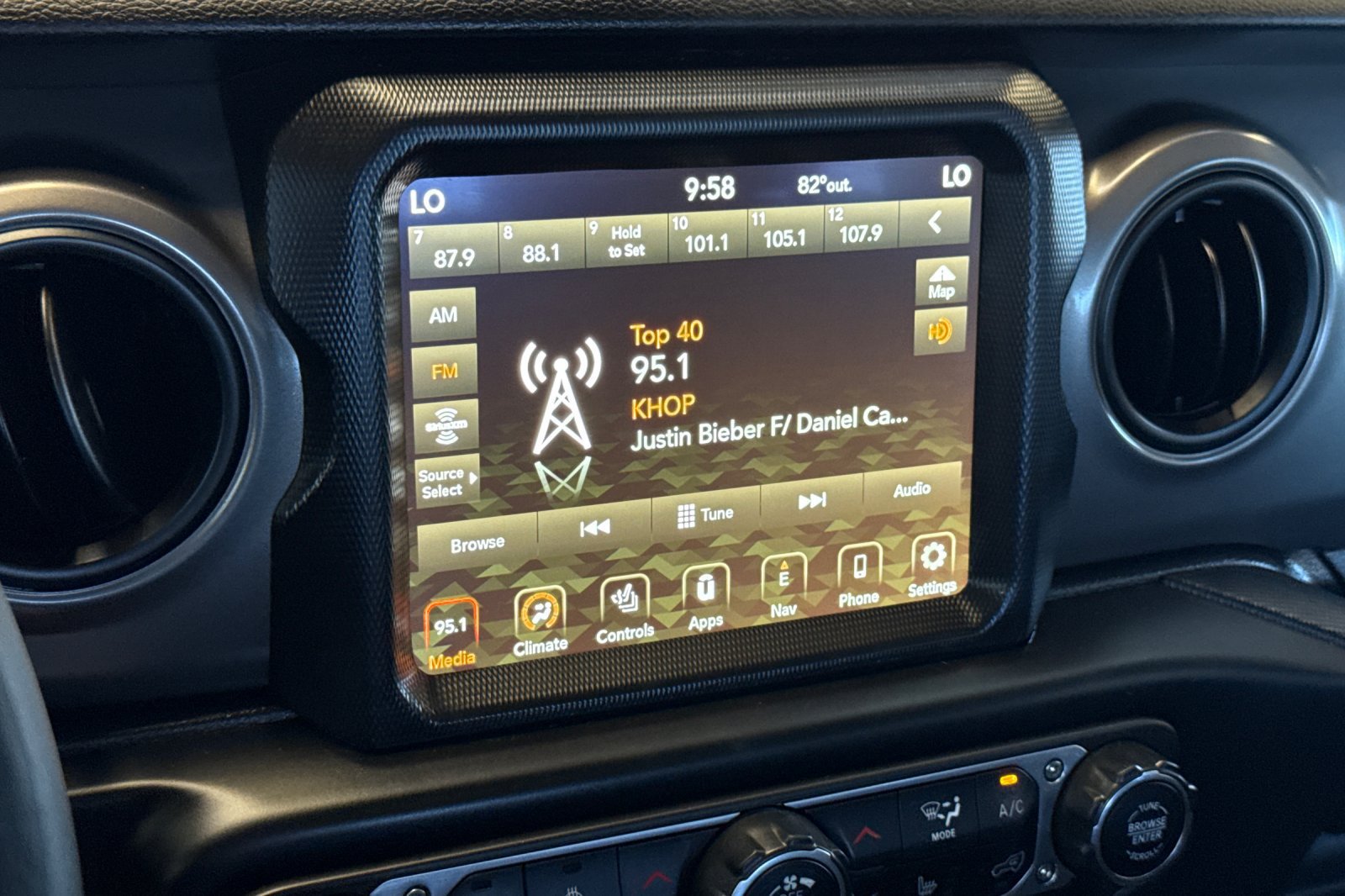 Used 2022 Jeep Gladiator Sport AWD/4WD image 17