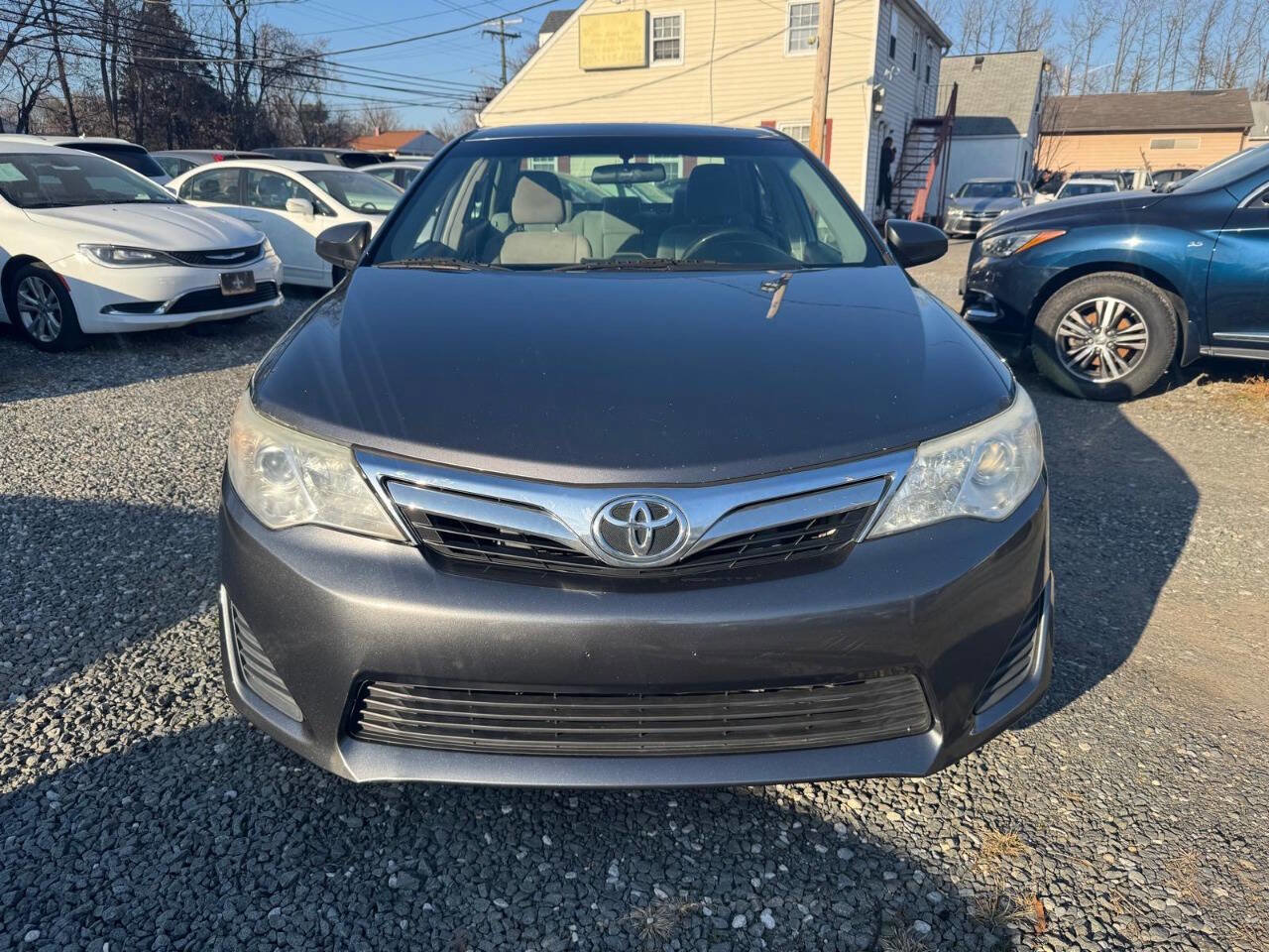 Used 2014 Toyota Camry LE FWD image 2
