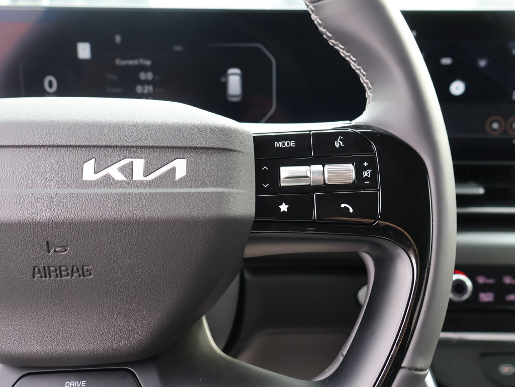 New 2027 Kia Carnival SX w/ Dark Edition Package FWD image 22