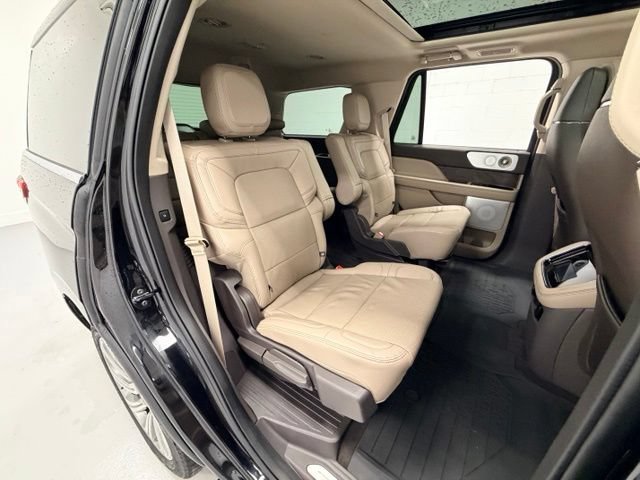 Used 2024 Lincoln Navigator Reserve AWD/4WD image 25
