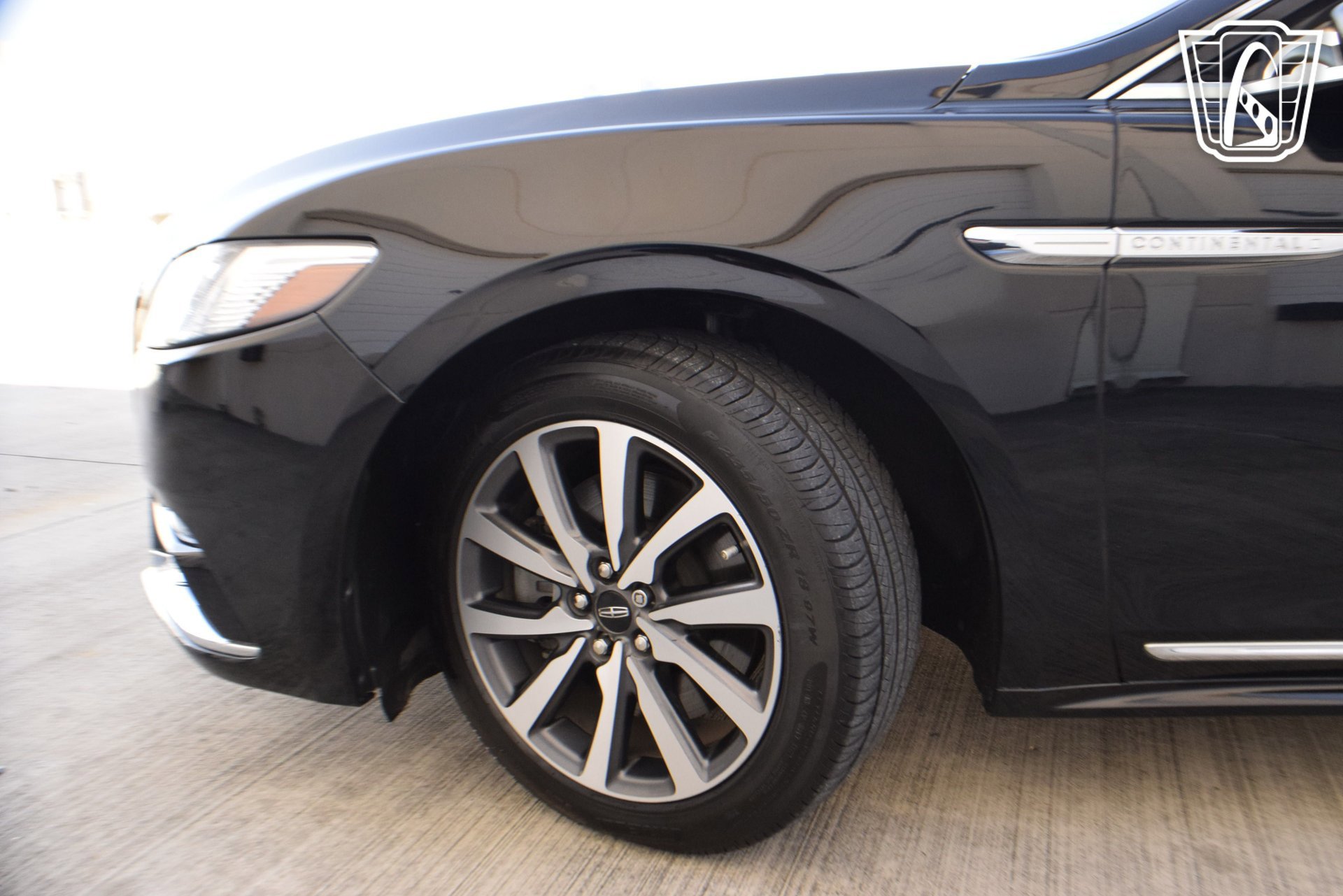 Used 2018 Lincoln Continental Premiere image 27