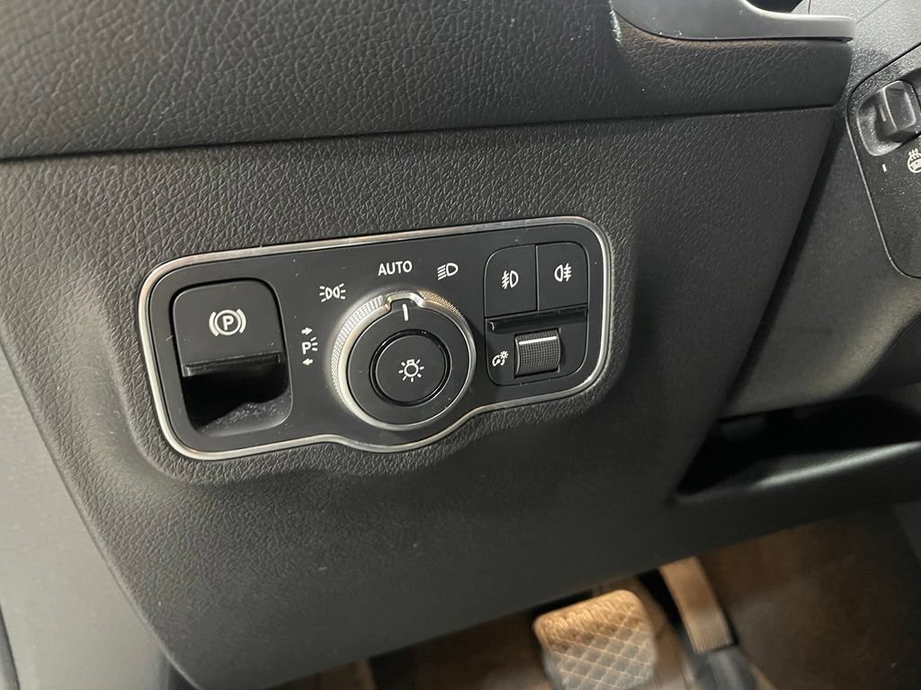 Certified 2023 Mercedes-Benz GLB 250 4MATIC image 19