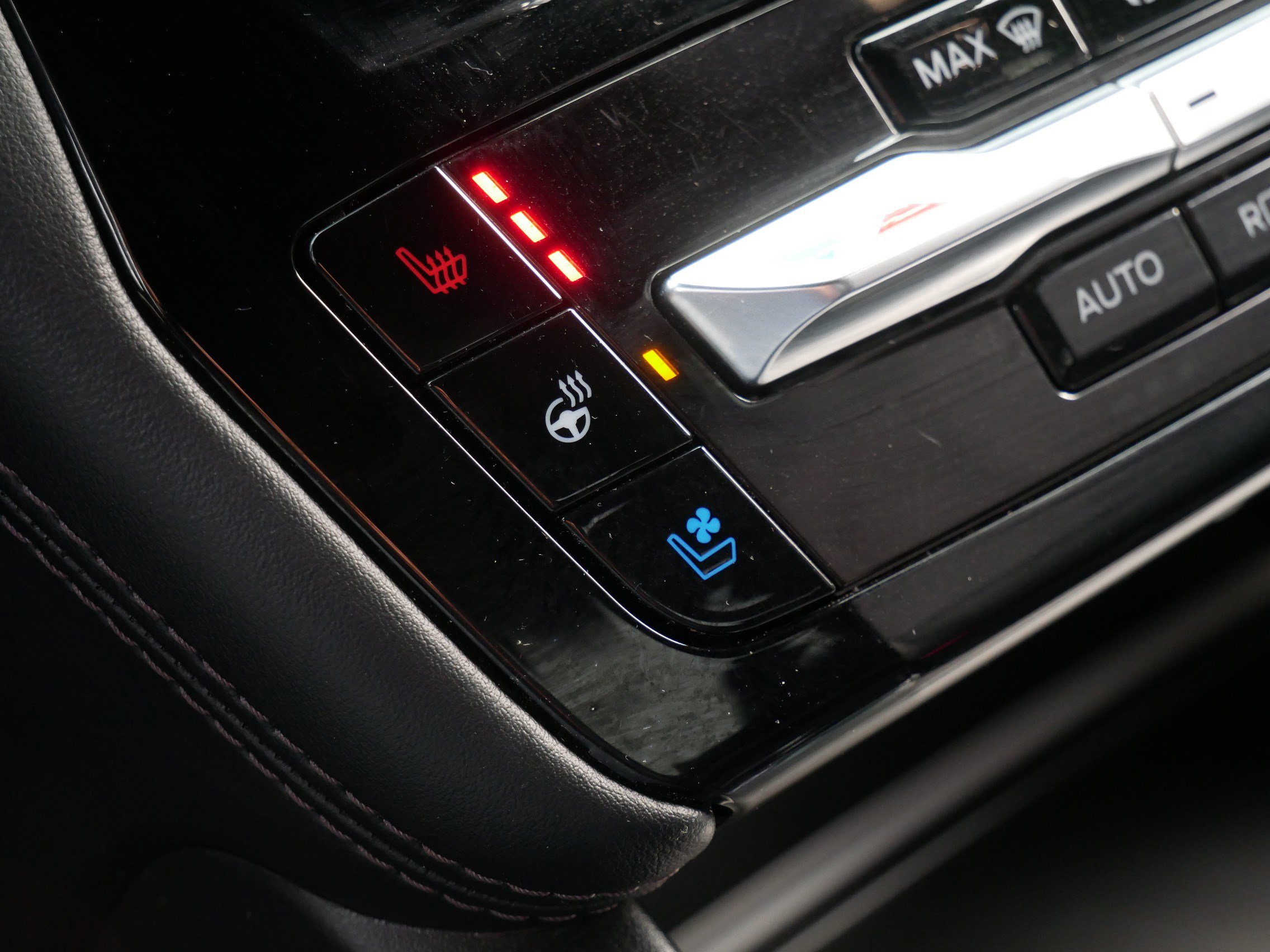 Certified 2022 Ford Explorer Platinum w/ Equipment Group 601A image 32