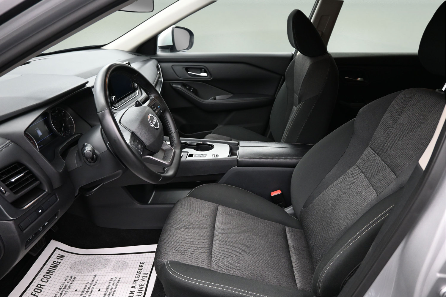 Used 2025 Nissan Rogue SV FWD image 7