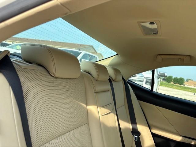 Used 2016 Lexus IS 200t RWD image 31