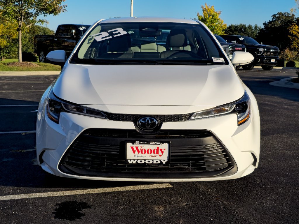 Used 2023 Toyota Corolla LE w/ Carpet Mat Package (TMS) FWD image 4