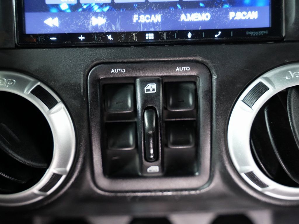 Used 2015 Jeep Wrangler Unlimited Sahara w/ Connectivity Group image 23