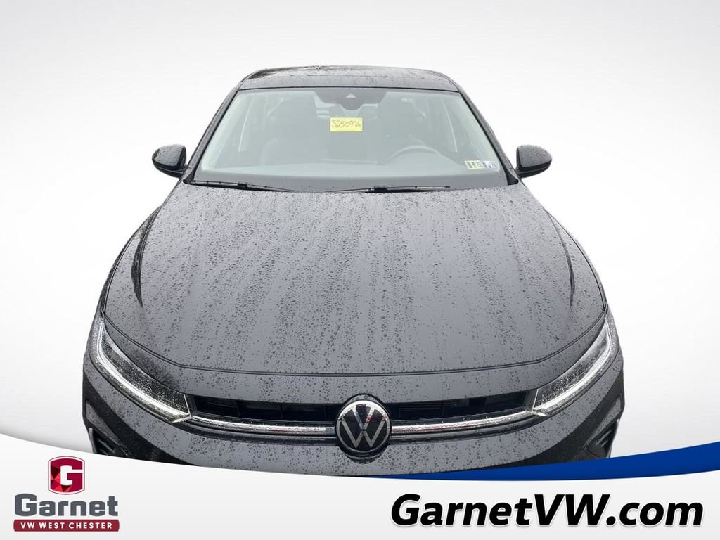 Certified 2025 Volkswagen Jetta SE image 8