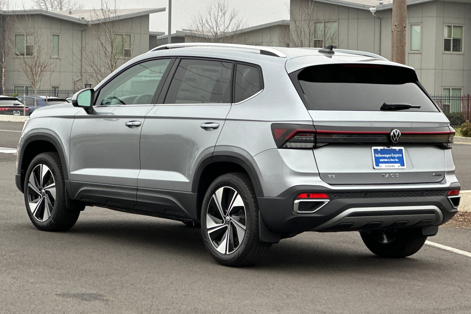 Used 2025 Volkswagen Taos SE AWD/4WD image 5