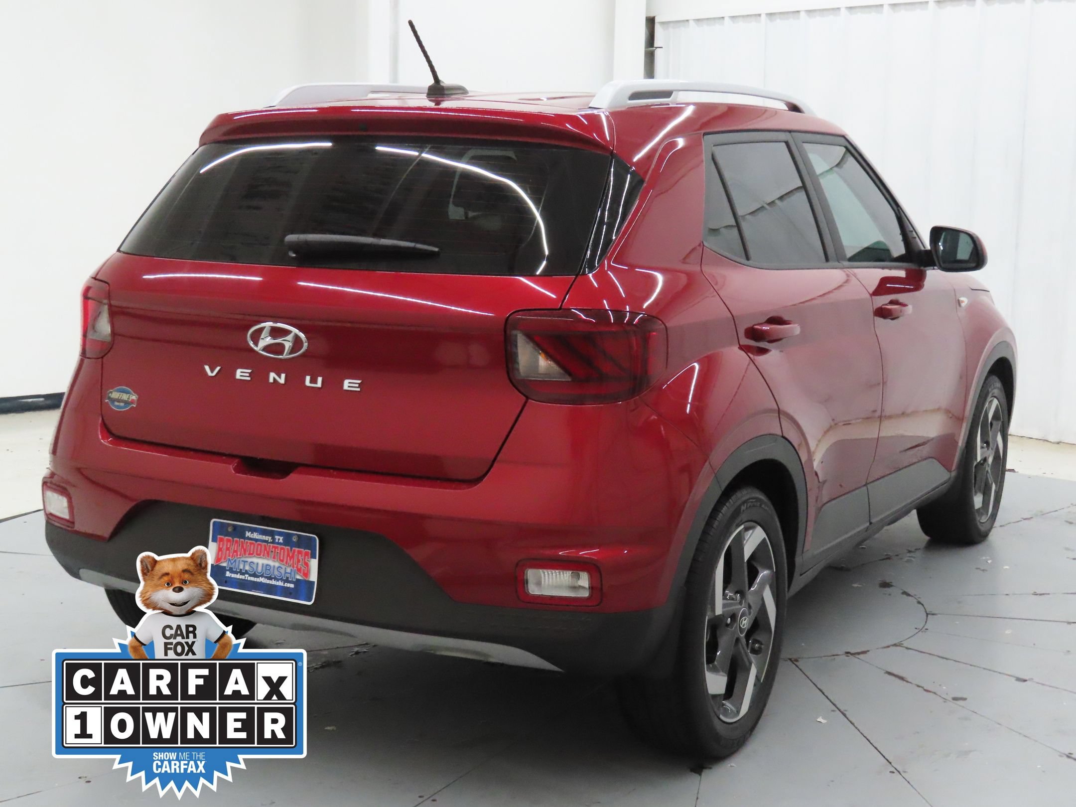 Used 2023 Hyundai Venue Limited w/ Cargo Package FWD image 3