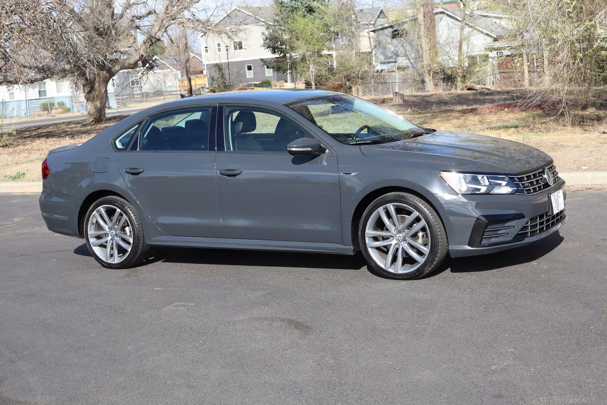 Used 2018 Volkswagen Passat 2.0T R-Line image 2