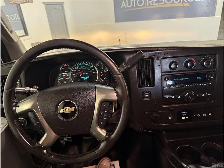Used 2017 Chevrolet Express 2500 image 28