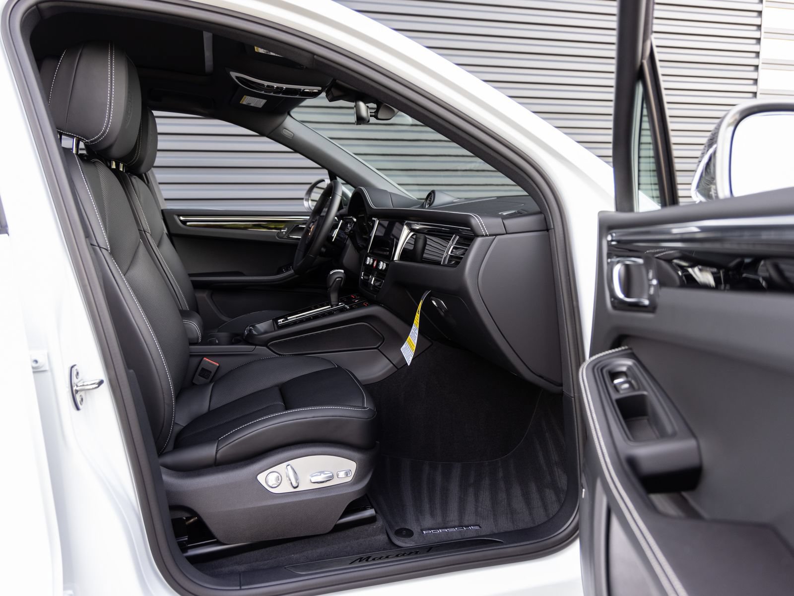 New 2026 Porsche Macan Turbo AWD/4WD image 33