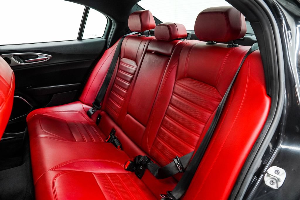 Used 2023 Alfa Romeo Giulia Veloce RWD image 17