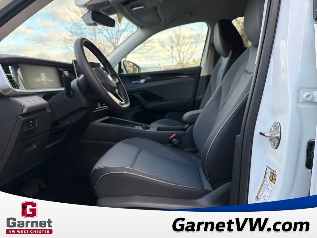 New 2025 Volkswagen Tiguan SE image 9