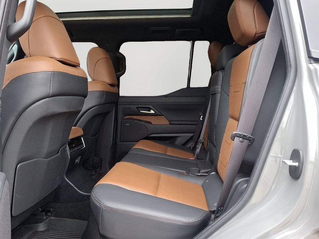 Used 2024 Lexus GX 550 w/ Accessory Package (2T) AWD/4WD image 8