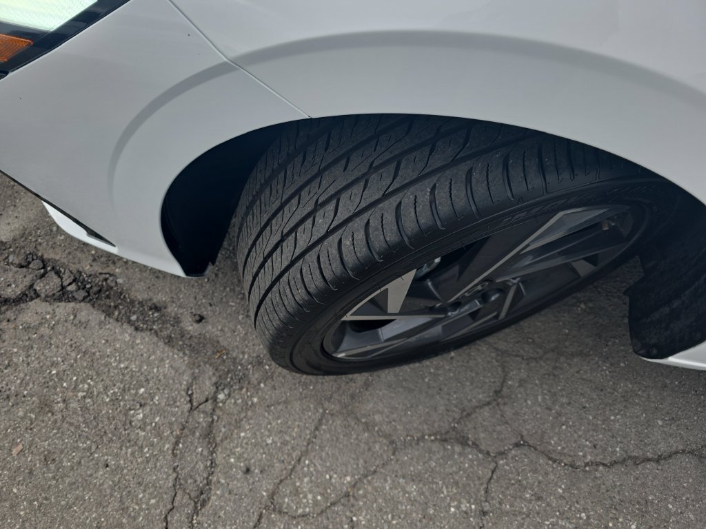 Used 2024 Hyundai Elantra Limited FWD image 27