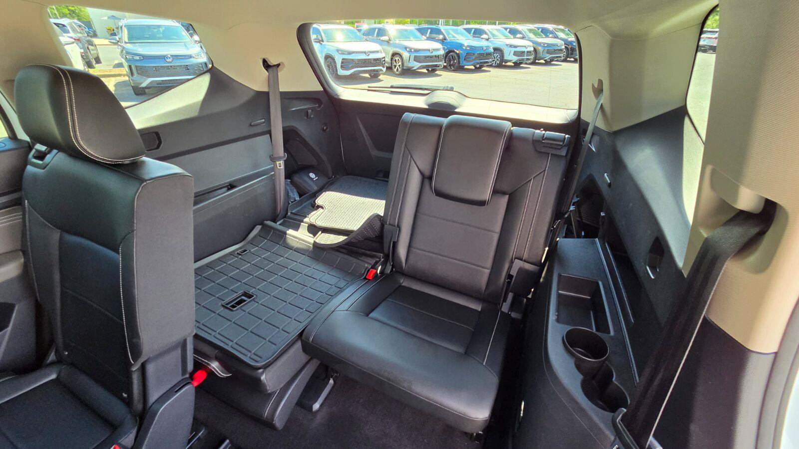 Certified 2023 Volkswagen Atlas SE w/ Black Wheel Package FWD image 47
