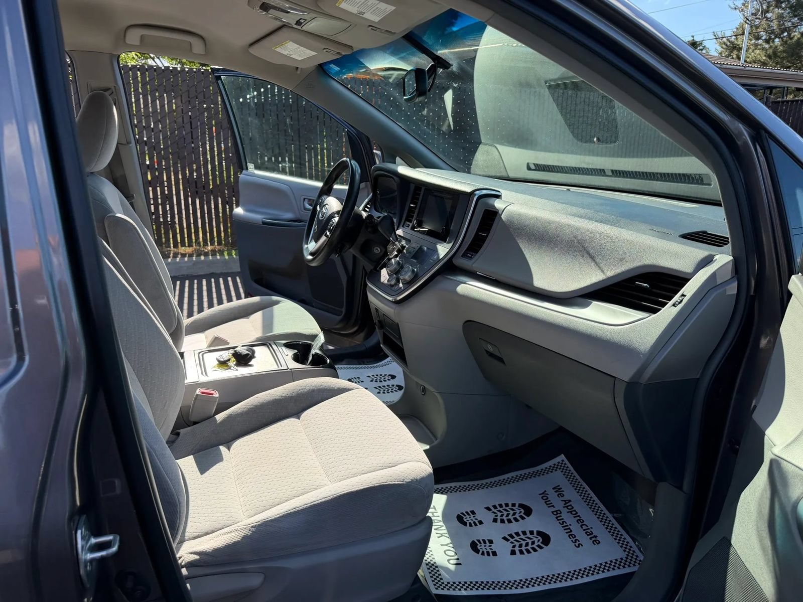 Used 2017 Toyota Sienna LE FWD image 14