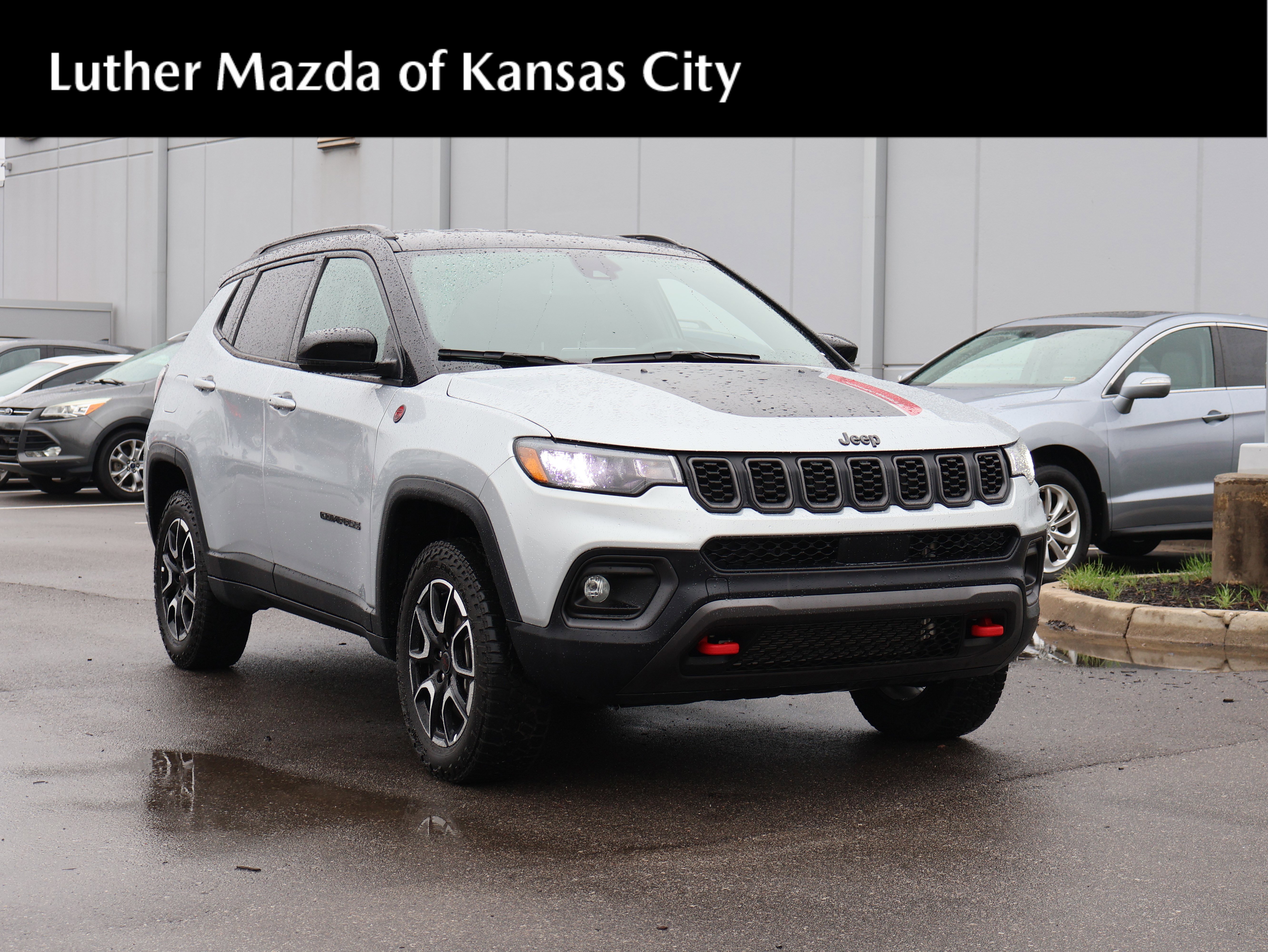 Used 2025 Jeep Compass Trailhawk AWD/4WD image 1