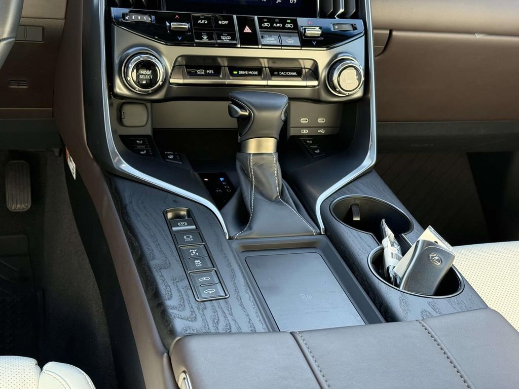 Used 2025 Lexus LX 600 4WD w/ Accessory Package (2T) image 18