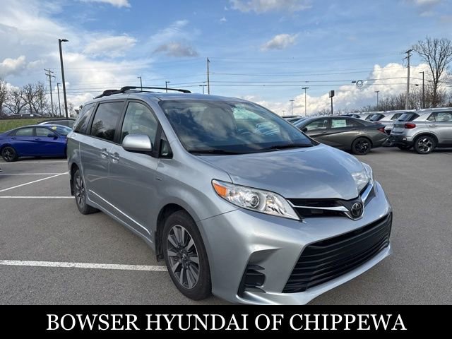 Used 2020 Toyota Sienna LE w/ LE Preferred Package image 8