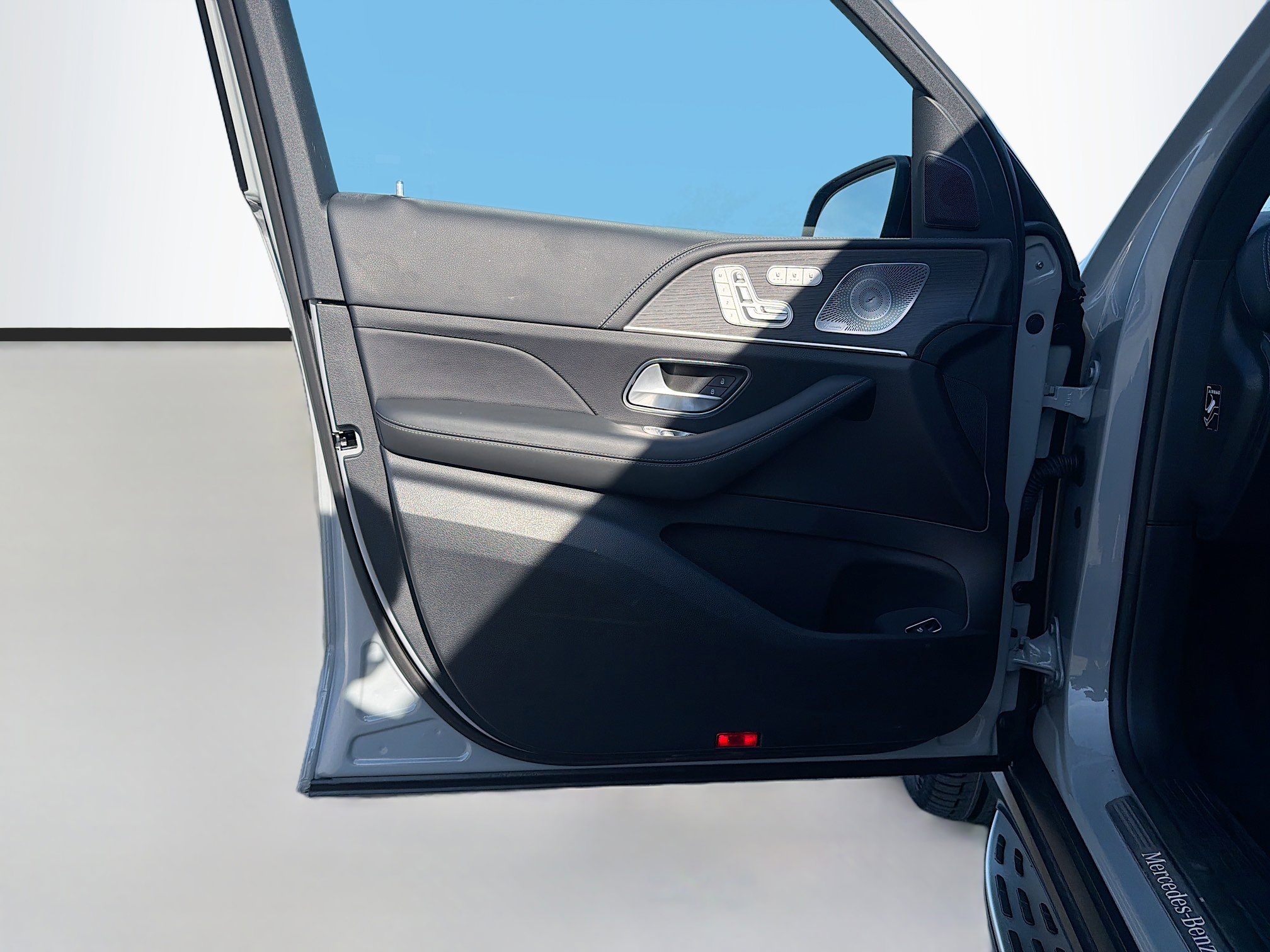 Used 2025 Mercedes-Benz GLS 580 4MATIC image 24