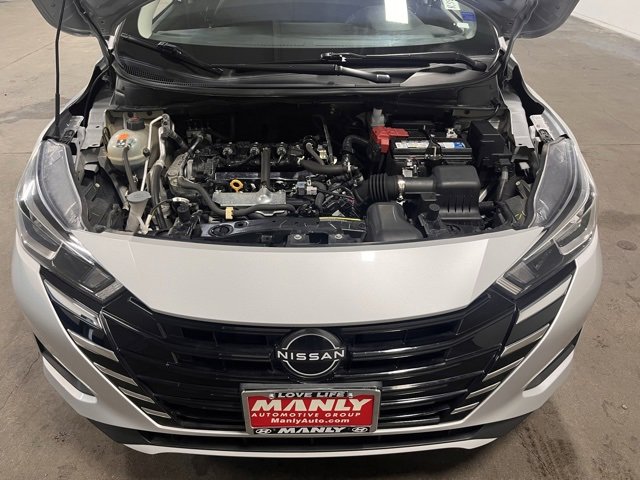 Used 2023 Nissan Versa SV image 9