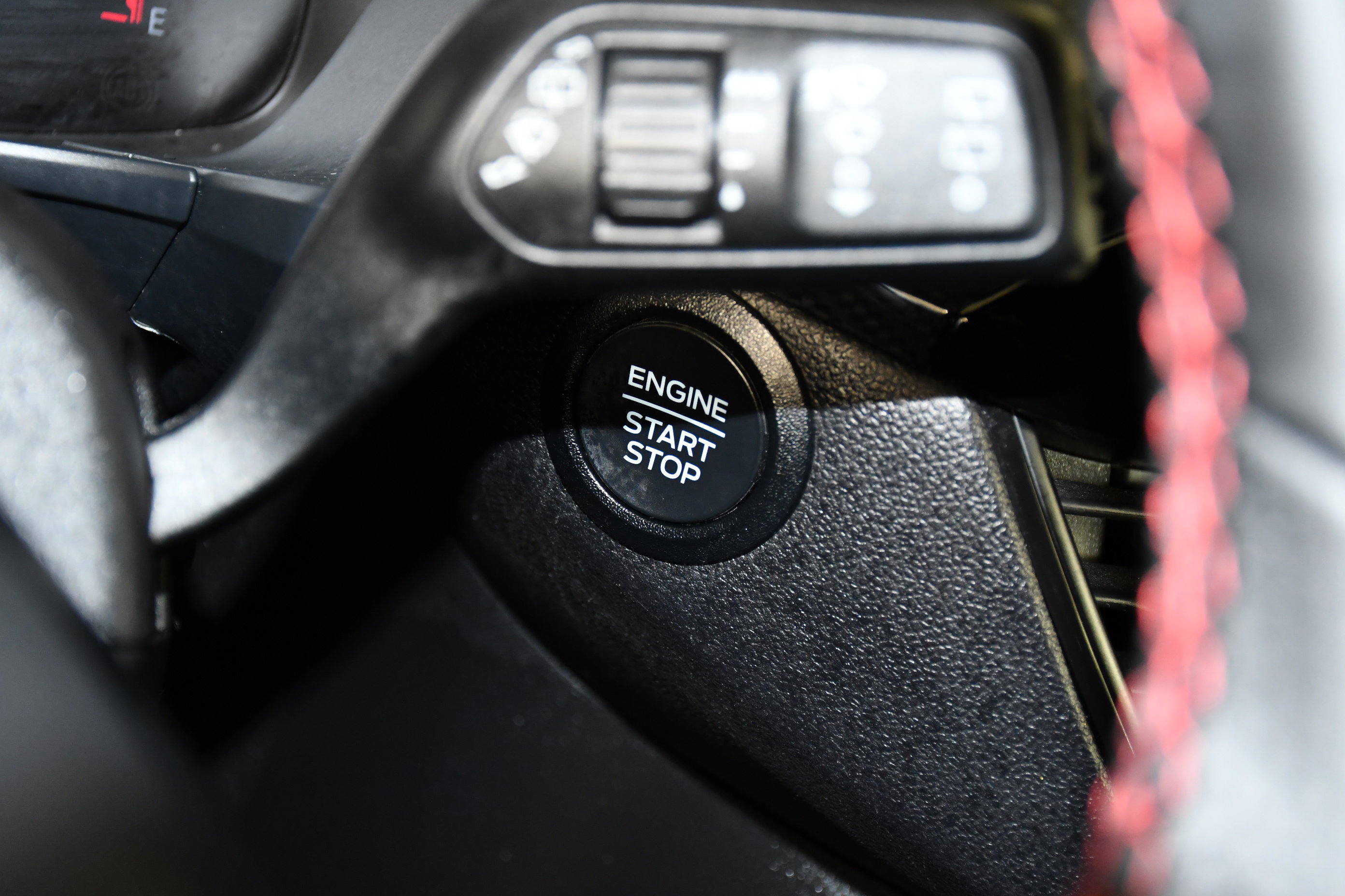 Used 2025 Ford Escape ST-Line image 25