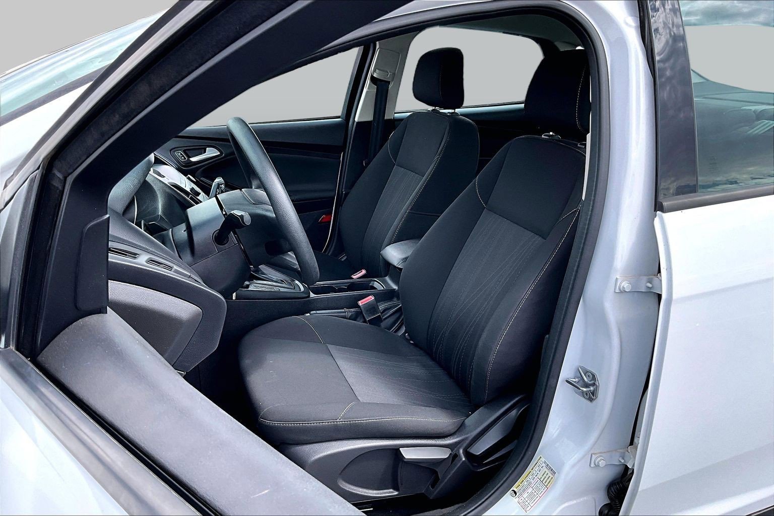 Used 2018 Ford Focus SE FWD image 17