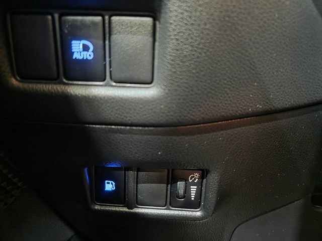 Used 2021 Toyota C-HR LE FWD image 18