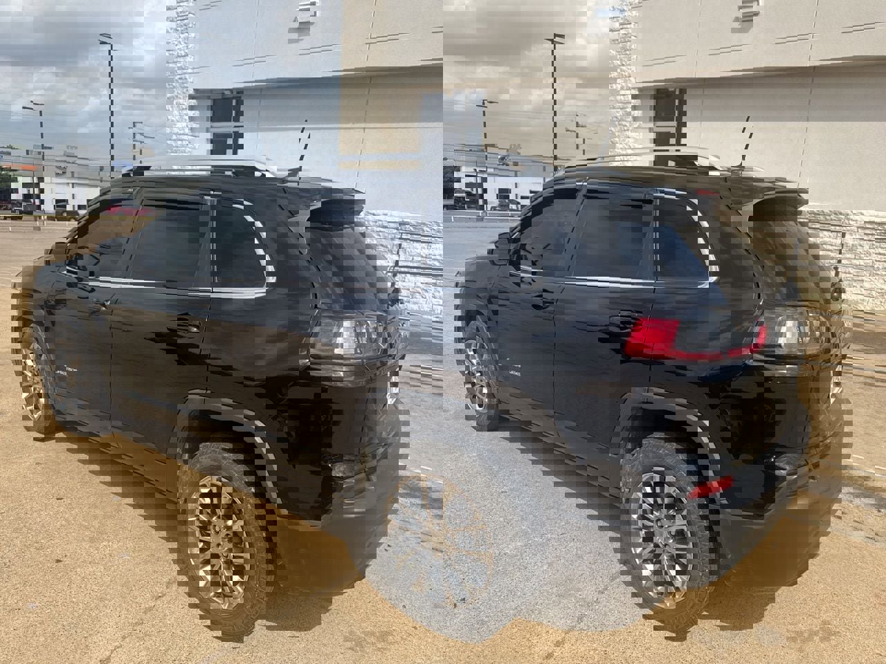 Used 2019 Jeep Cherokee Latitude Plus image 6