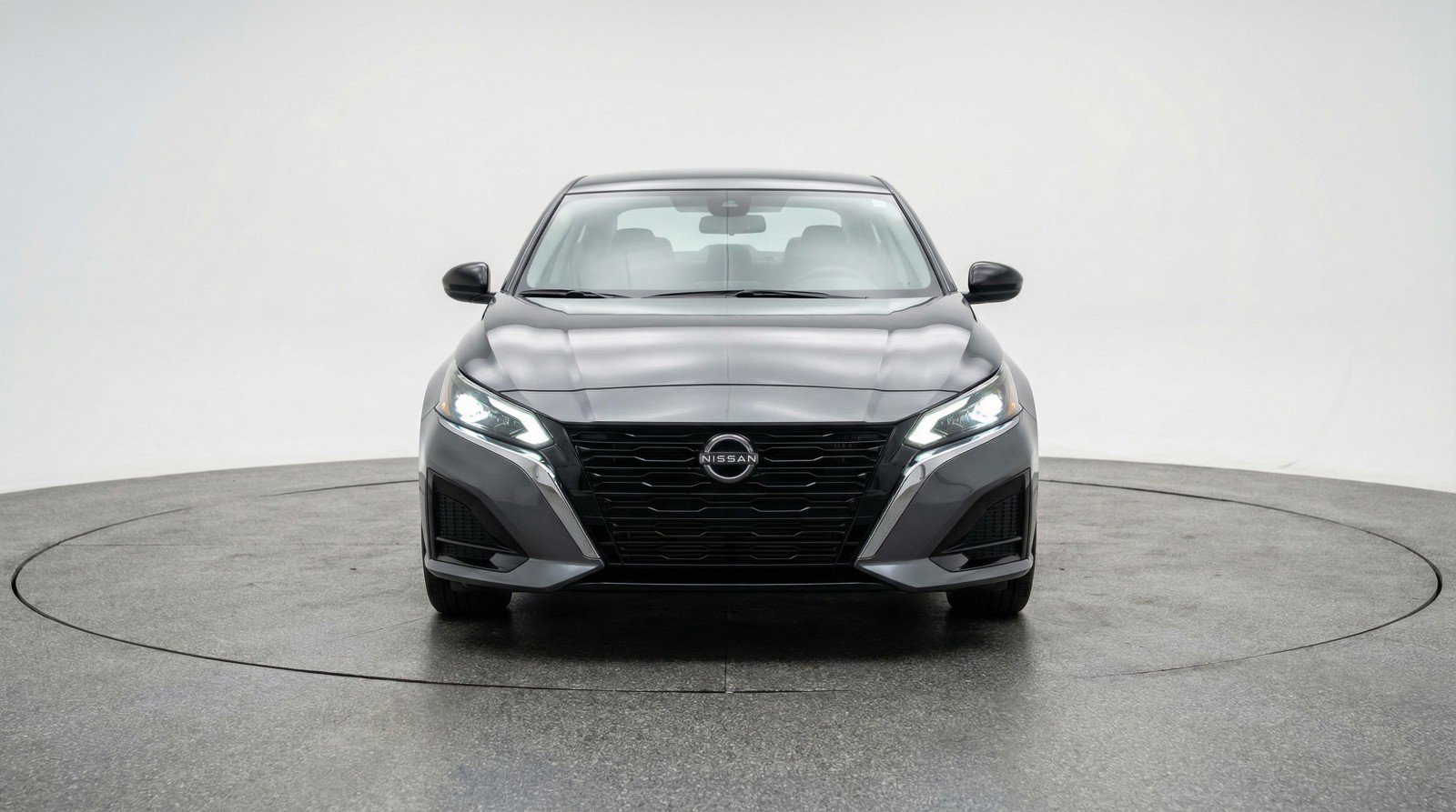 Used 2025 Nissan Altima 2.5 SV image 2