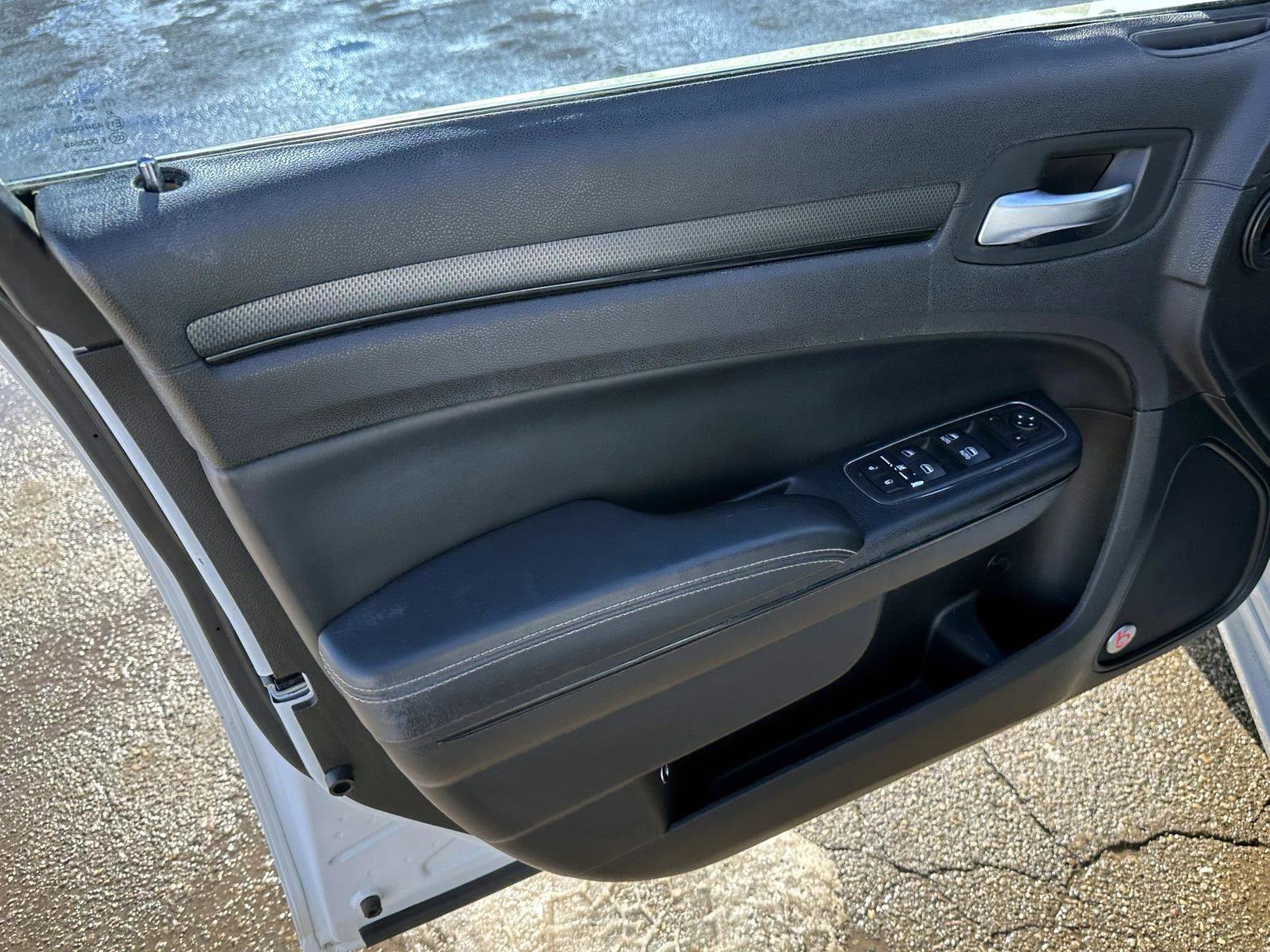 Used 2016 Chrysler 300 S image 15