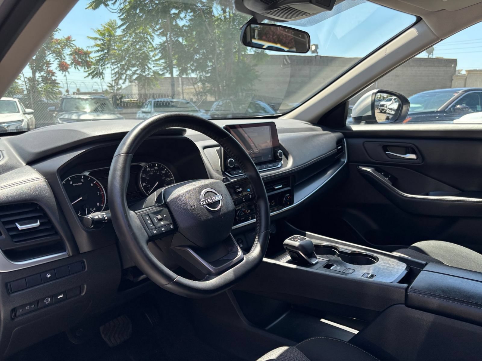 Used 2025 Nissan Rogue SV FWD image 36