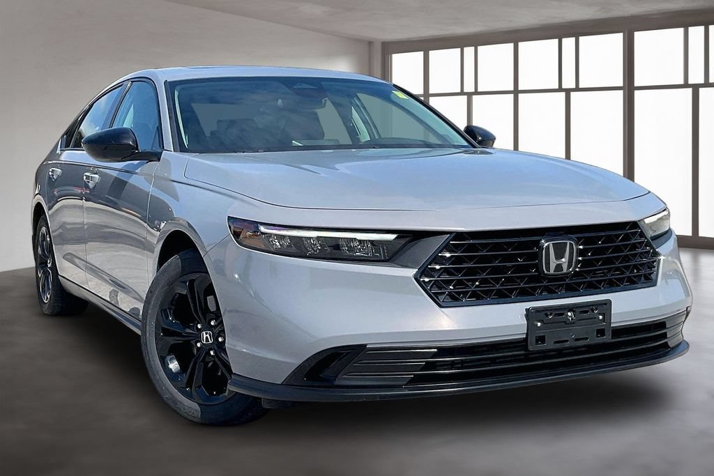 Certified 2025 Honda Accord SE image 3