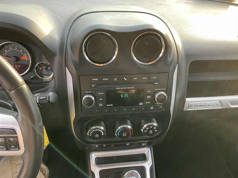 Used 2015 Jeep Compass High Altitude AWD/4WD image 29