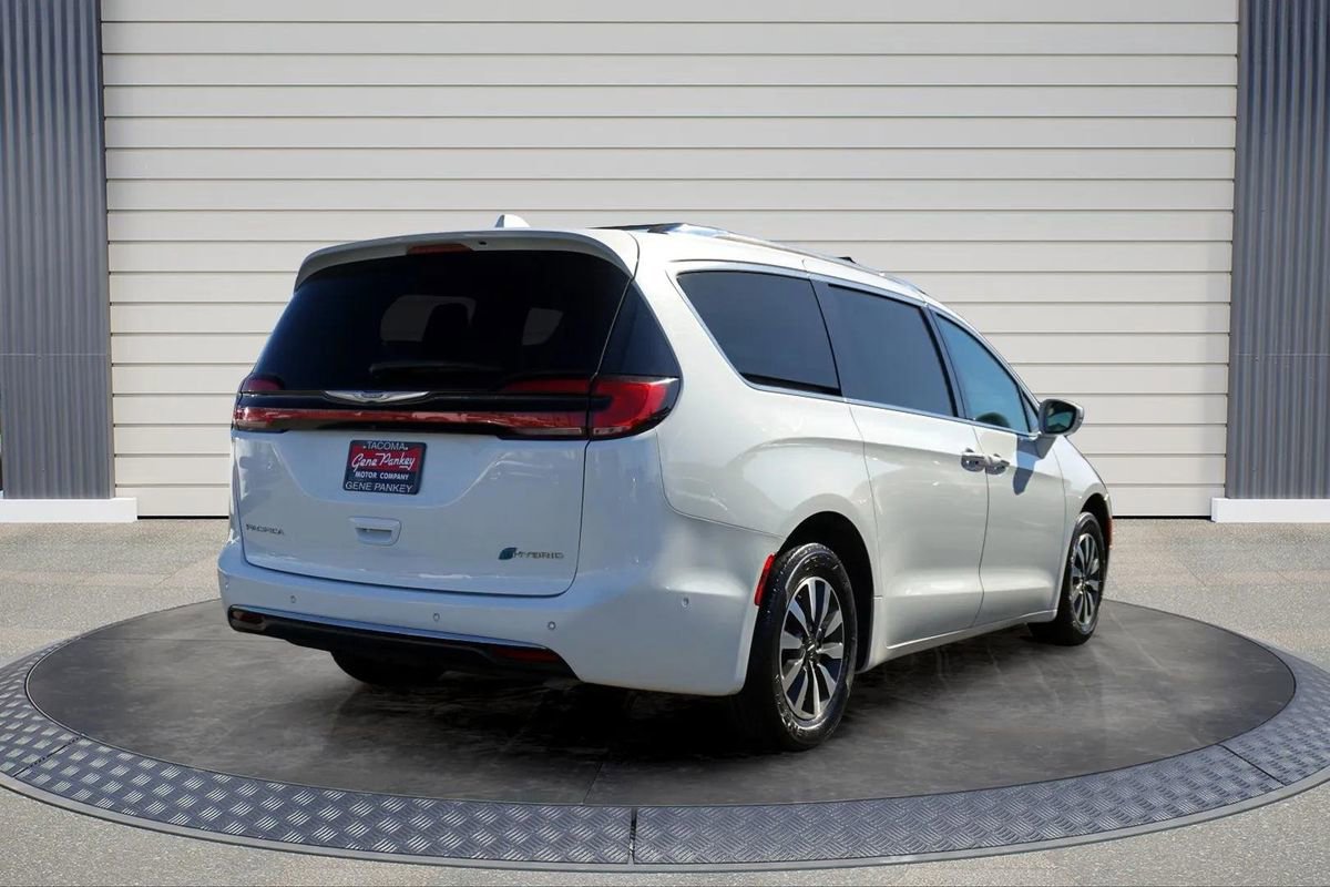 Used 2021 Chrysler Pacifica Touring-L image 7