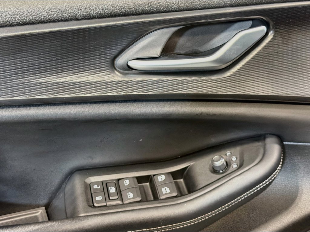 Used 2023 Jeep Grand Cherokee Altitude AWD/4WD image 18