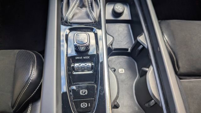 Used 2018 Volvo XC60 T6 R-Design w/ Convenience Package image 37
