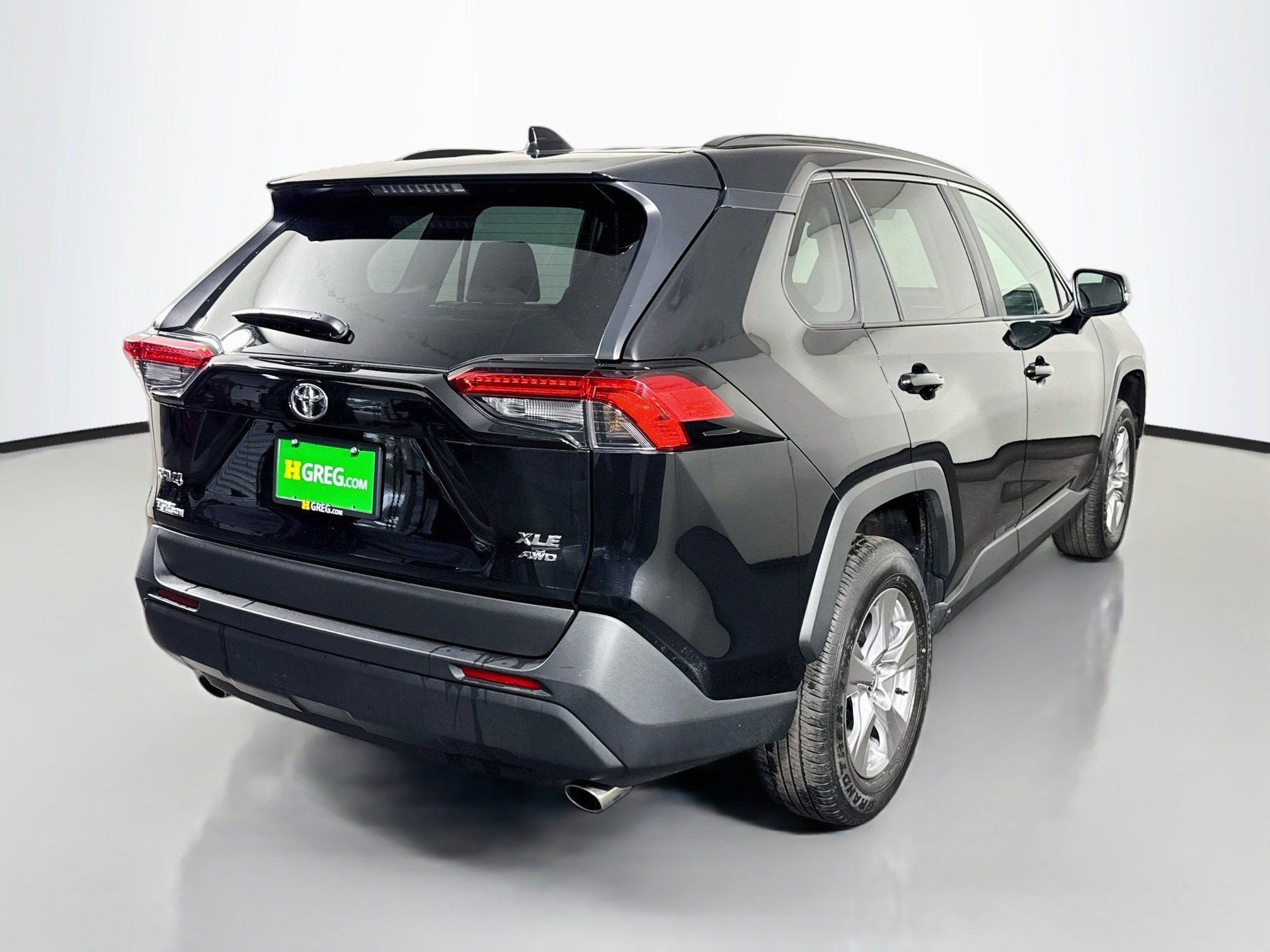 Used 2025 Toyota RAV4 XLE AWD/4WD image 10