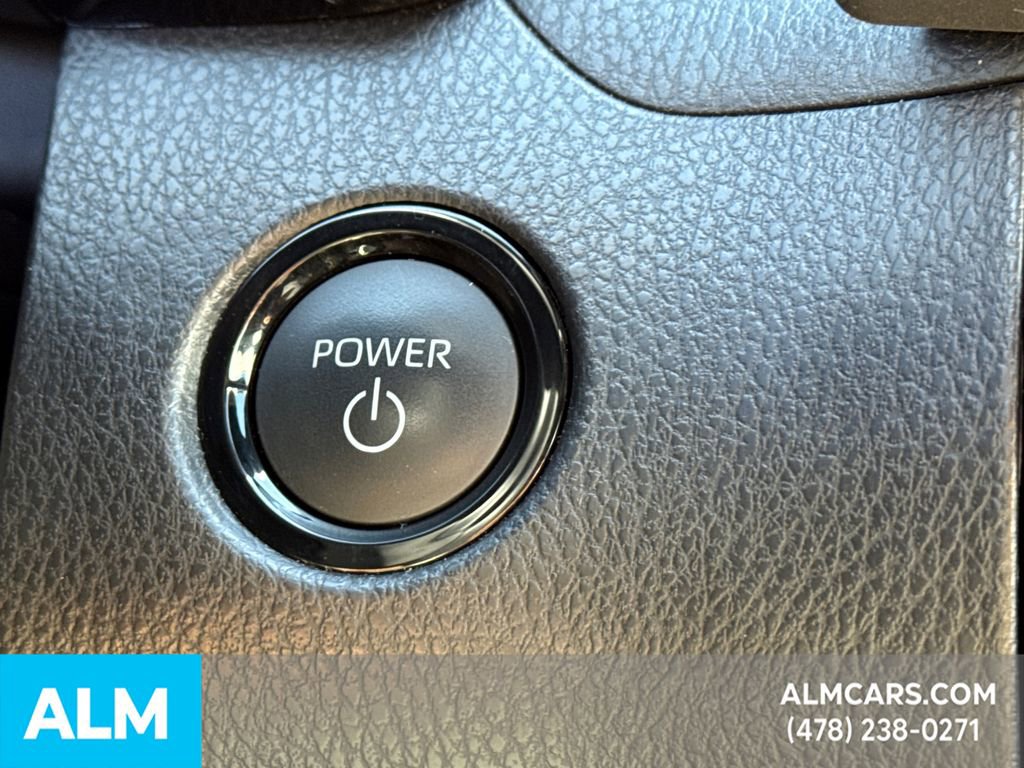 Used 2025 Toyota Camry SE image 35