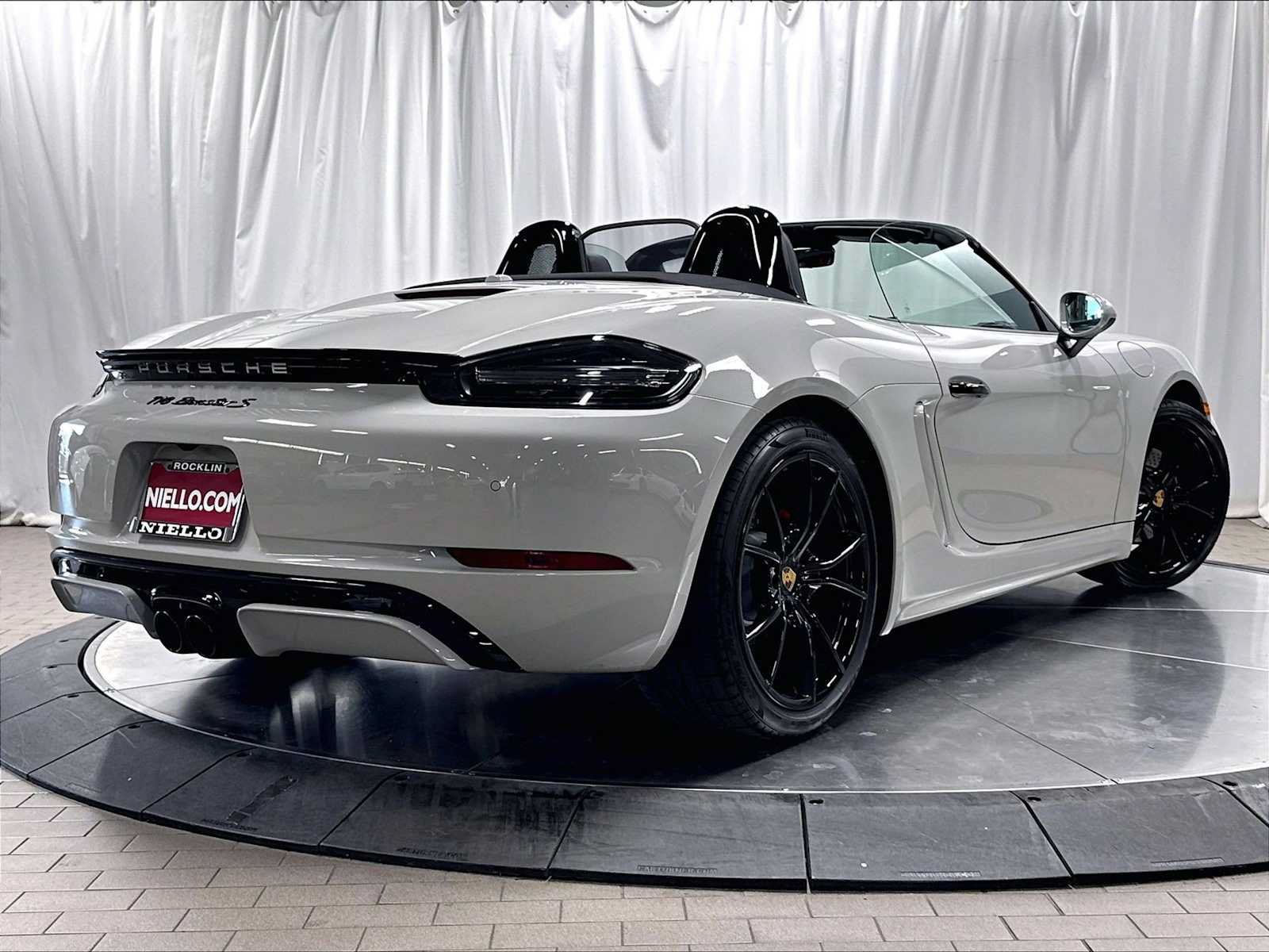 Used 2025 Porsche 718 Boxster S RWD image 10