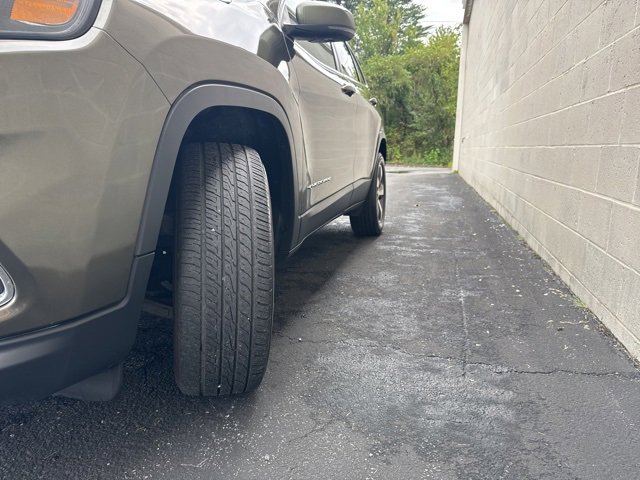 Used 2019 Jeep Cherokee Limited image 29