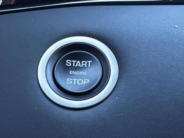 Used 2025 Land Rover Range Rover Evoque Dynamic SE image 23