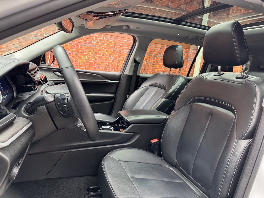 Used 2022 Jeep Grand Cherokee L Limited AWD/4WD image 23