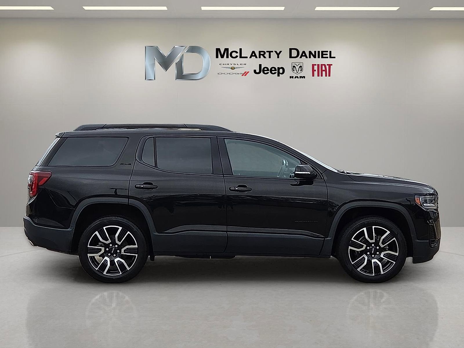 Used 2021 GMC Acadia SLE w/ Driver Convenience Package image 6